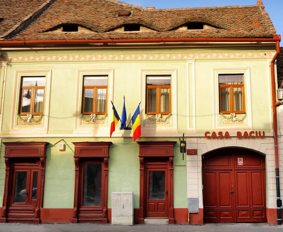 Facade/entrance, Day, Street view