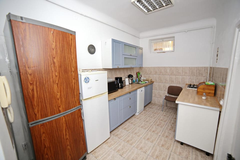 Coffee/tea facilities, Kitchen or kitchenette, dishwasher, stove, toaster