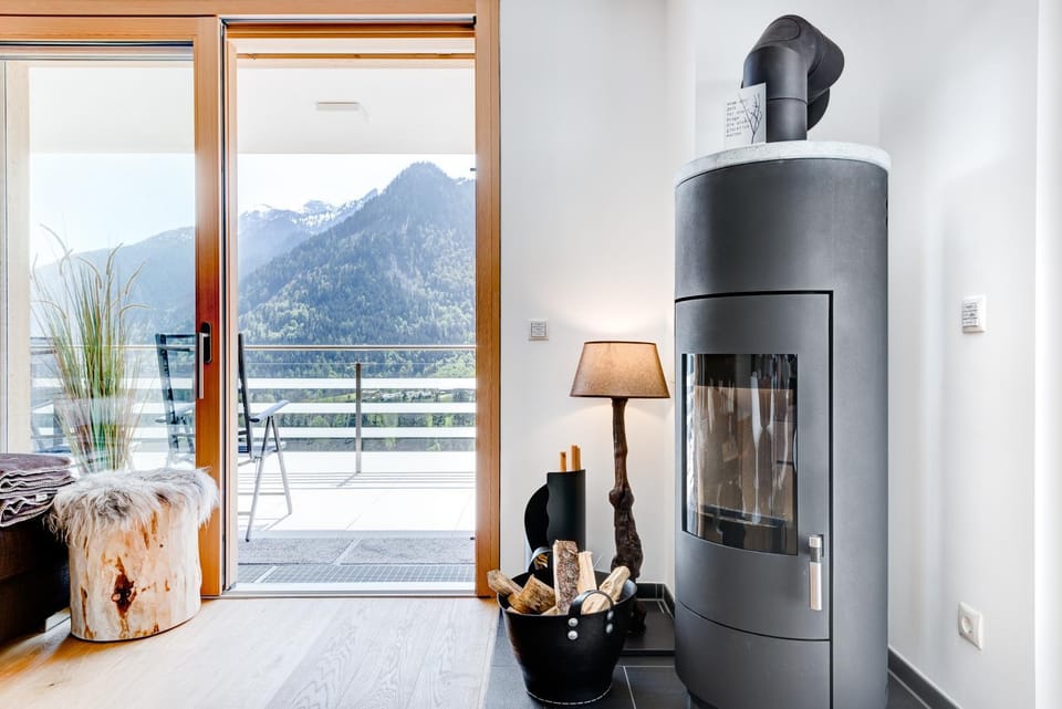 Living room, Mountain view, flat iron