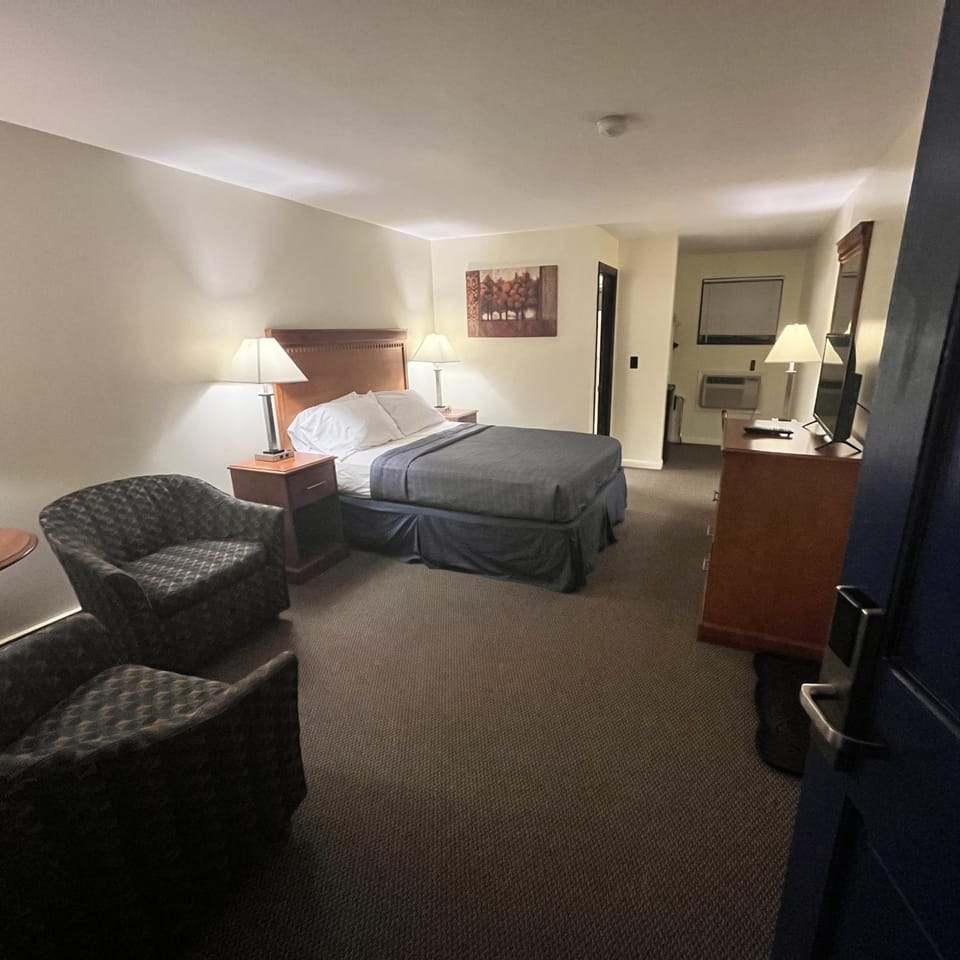 Bed, TV and multimedia, Photo of the whole room
