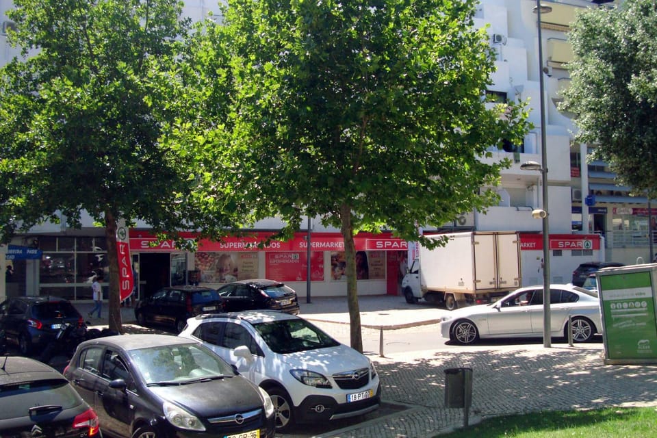 Supermarket/grocery shop
