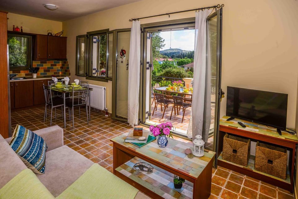 Patio, Balcony/Terrace, Kitchen or kitchenette, Living room, Photo of the whole room, Seating area, Dining area, oven, pet friendly