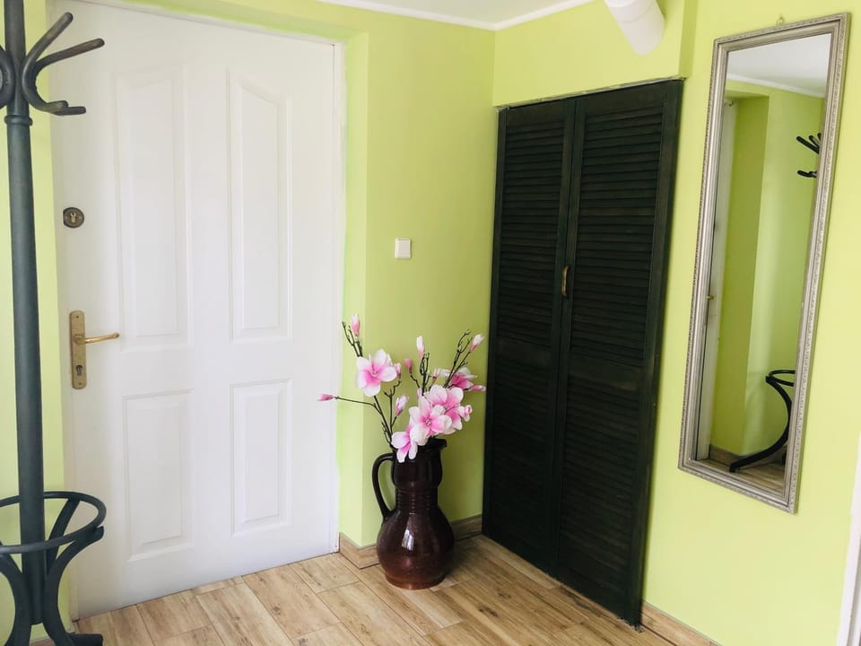 Photo of the whole room, wardrobe