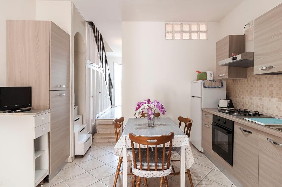 Kitchen or kitchenette, Living room, Dining area