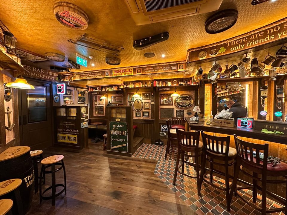 Lounge or bar, Food and drinks, Drinks