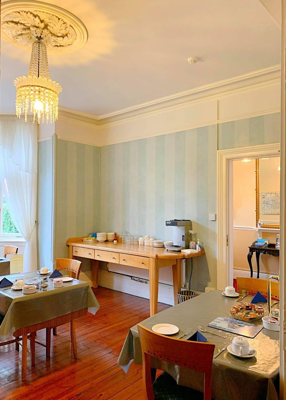 Neighbourhood, Natural landscape, Garden, Coffee/tea facilities, Kitchen or kitchenette, Seating area, Dining area, Communal kitchen