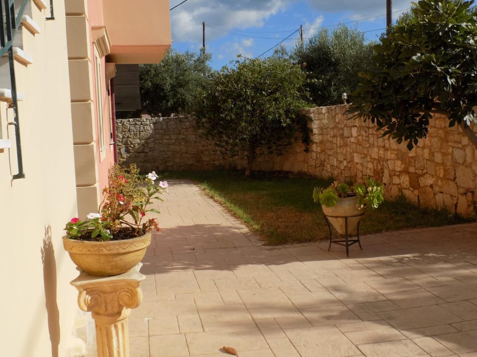 Day, Garden