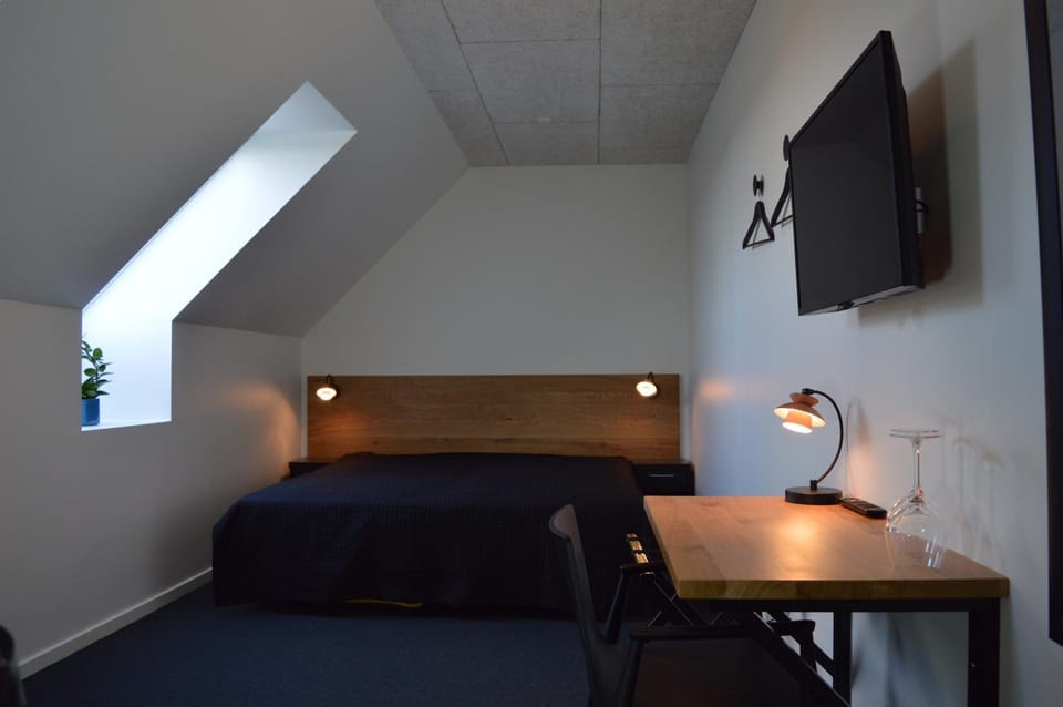 Bed, TV and multimedia