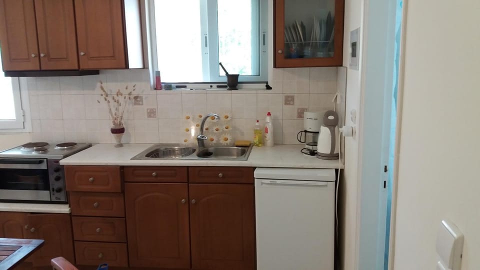 Coffee/tea facilities, Kitchen or kitchenette, Photo of the whole room