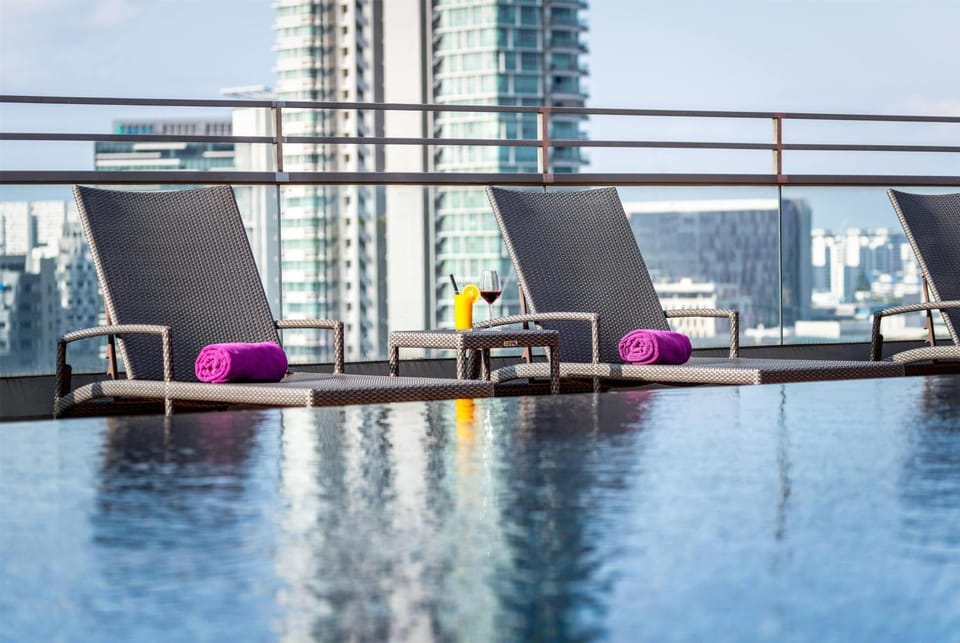 Day, Swimming pool, sunbed