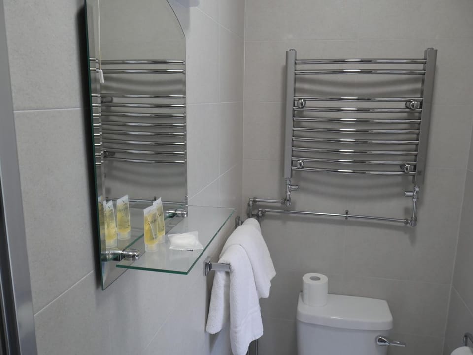 Toilet, Bathroom, towels
