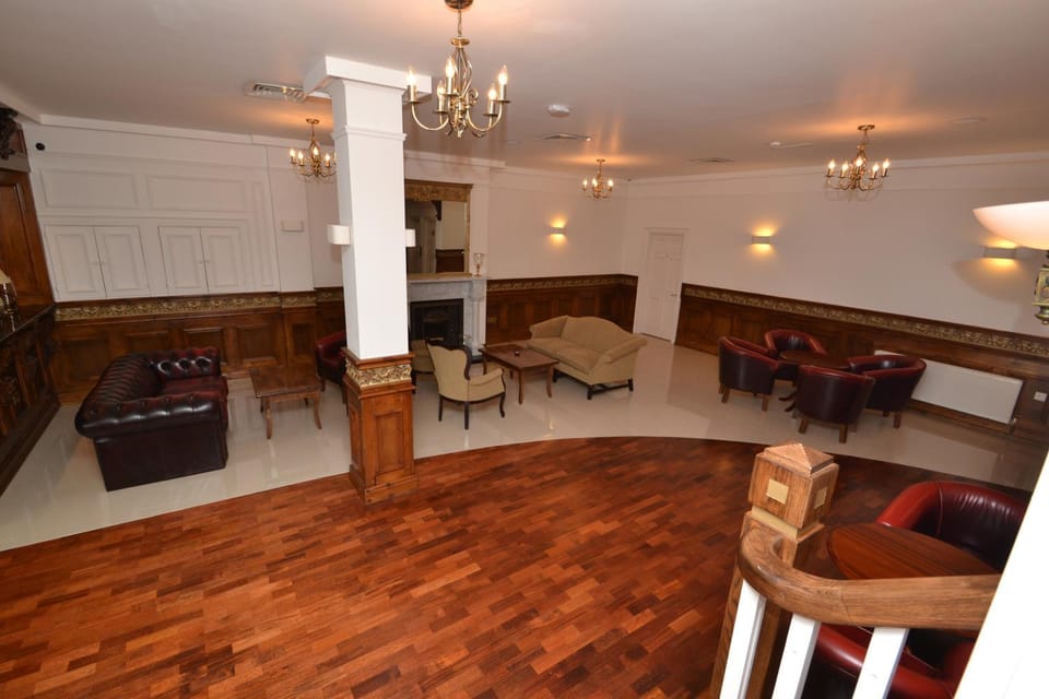Lounge or bar, Seating area