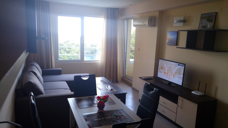 TV and multimedia, Living room, Seating area, Garden view, Sea view