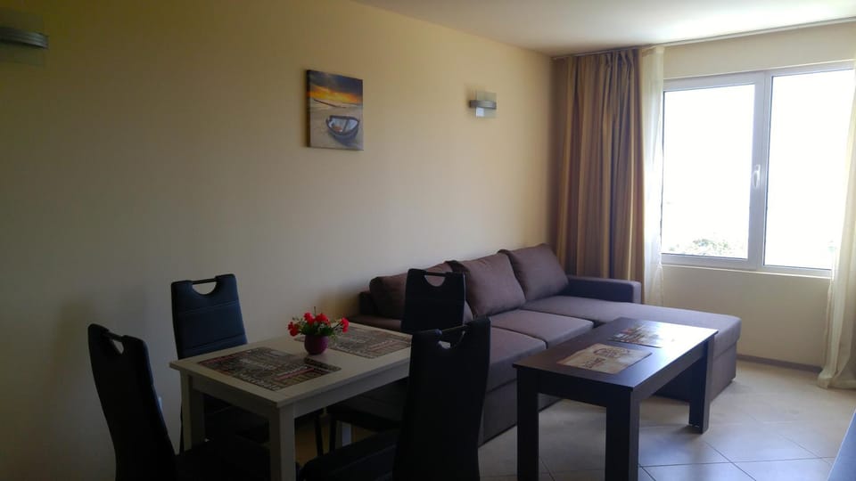 Living room, Seating area, Dining area
