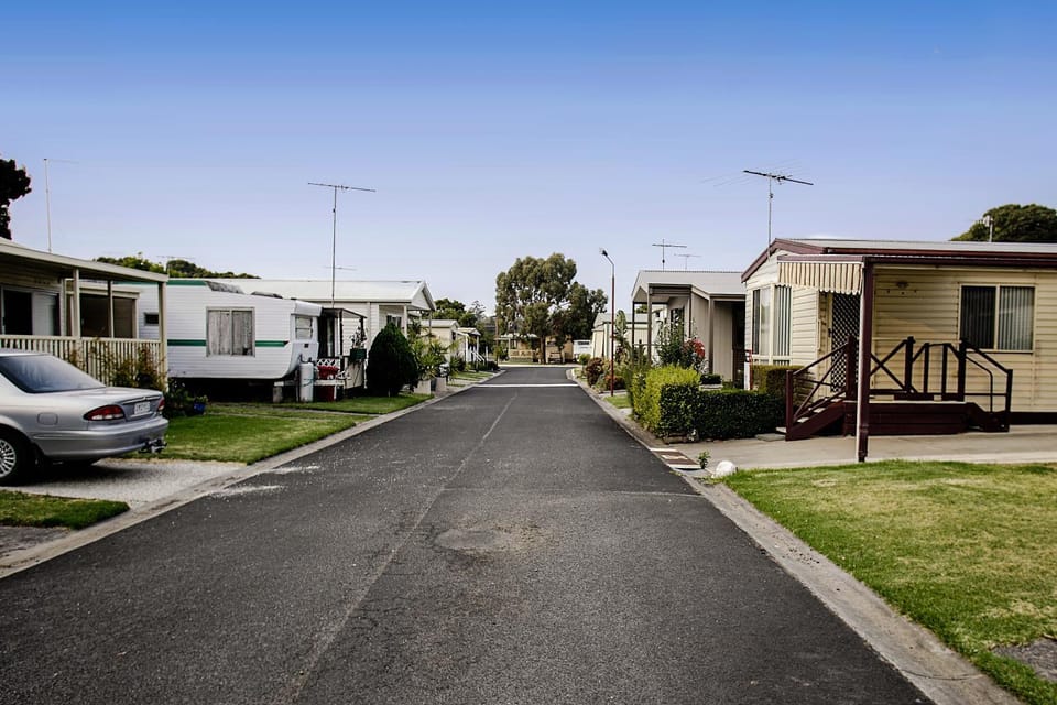 Property building, Day, Neighbourhood