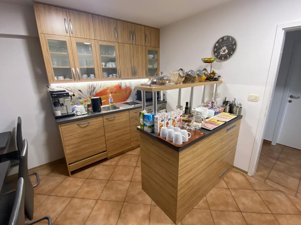 Food close-up, Food and drinks, Communal kitchen, Food, Breakfast, Continental breakfast, Buffet breakfast, dishwasher, kitchen