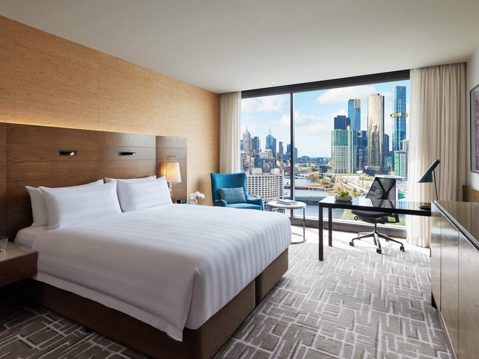 Seating area, Bedroom, City view