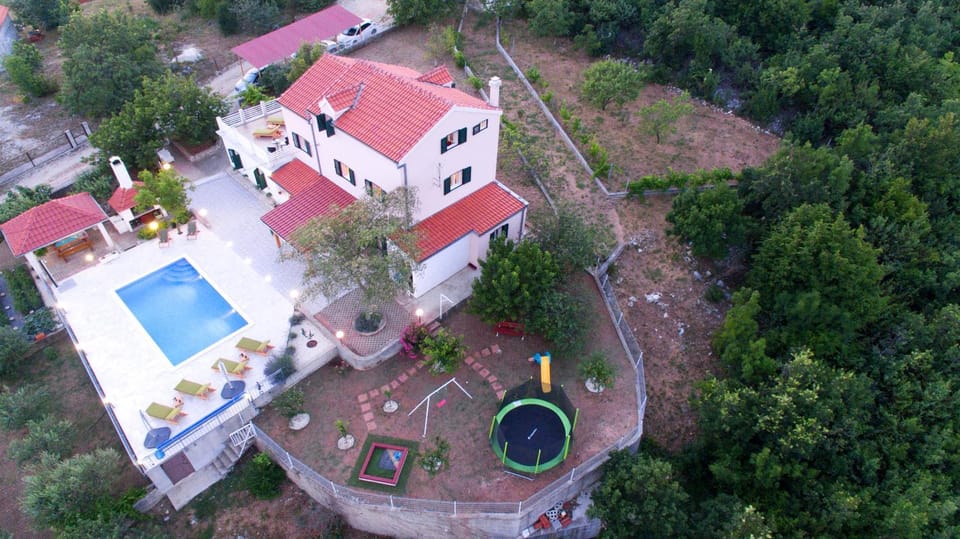 Holiday Home Koprivno House in Split-Dalmatia County
