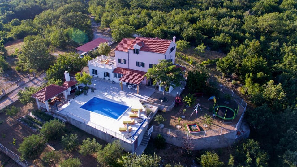 Holiday Home Koprivno House in Split-Dalmatia County