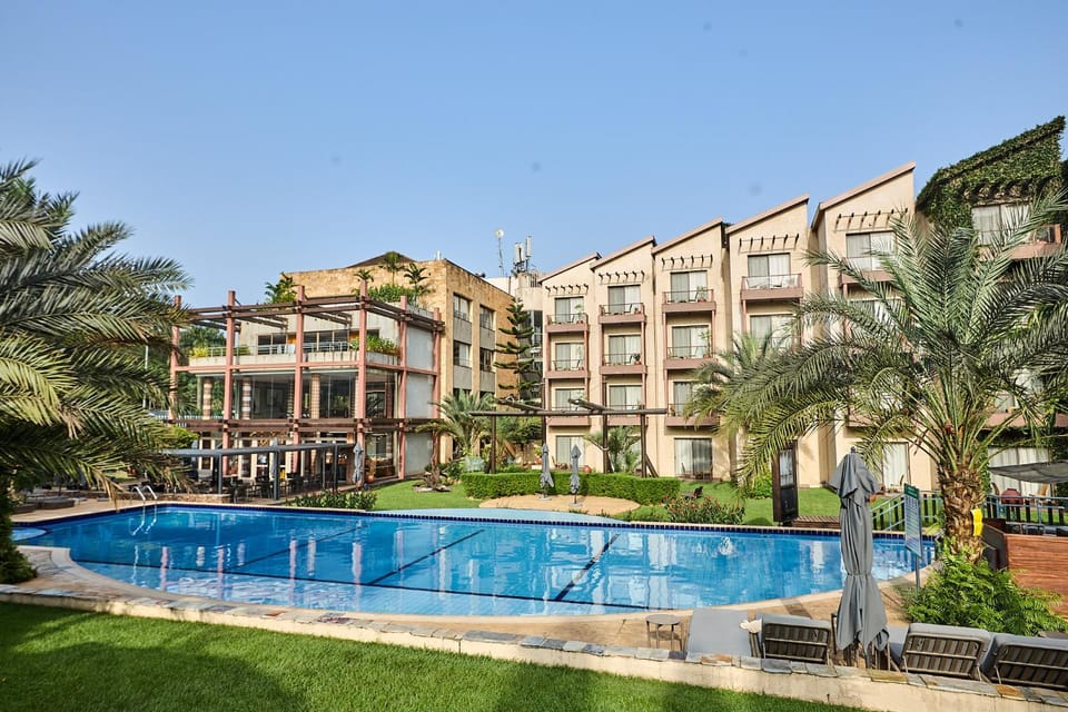 Property building, Day, Garden, Swimming pool