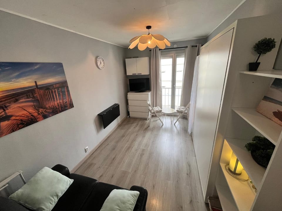 Bed, TV and multimedia