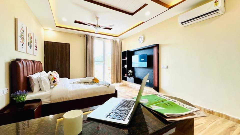 Bed, TV and multimedia, Bedroom, air conditioner