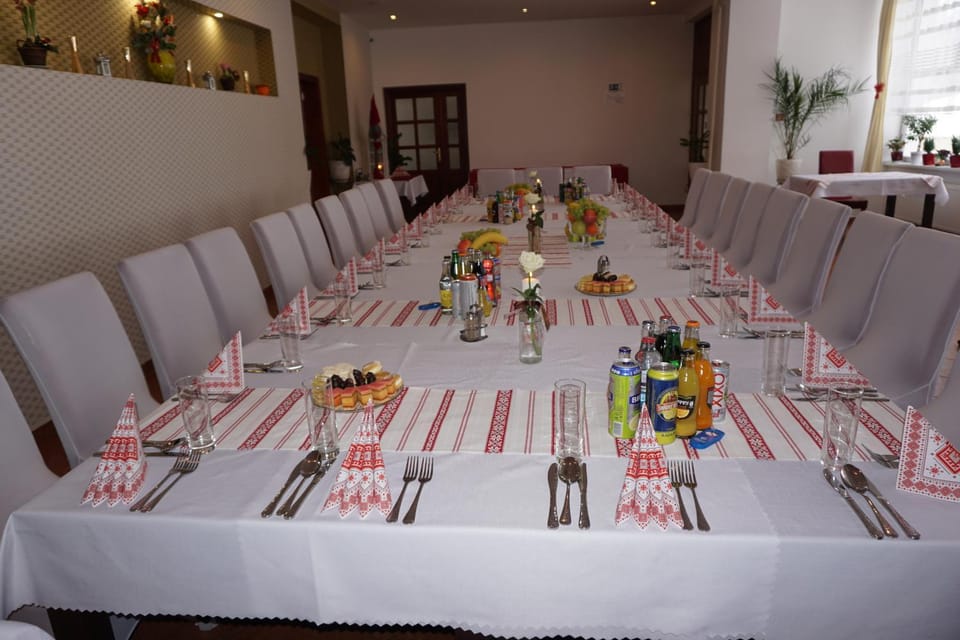 Restaurant/places to eat, Banquet/Function facilities