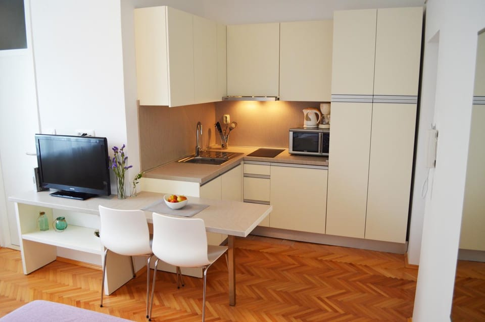 TV and multimedia, Kitchen or kitchenette