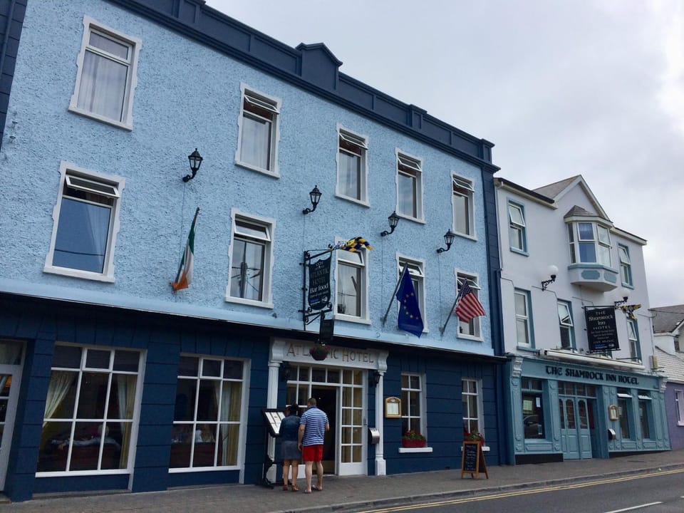 Facade/entrance