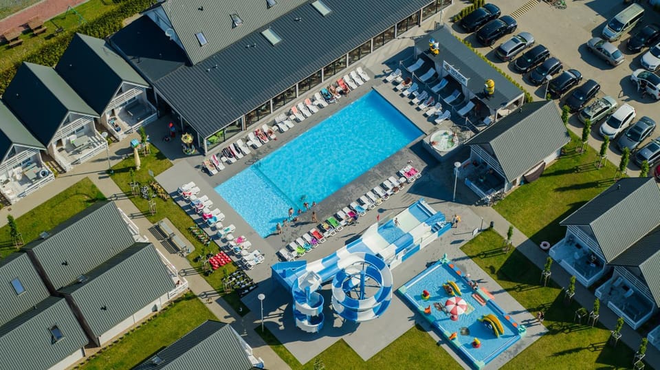 Bird's eye view, Pool view