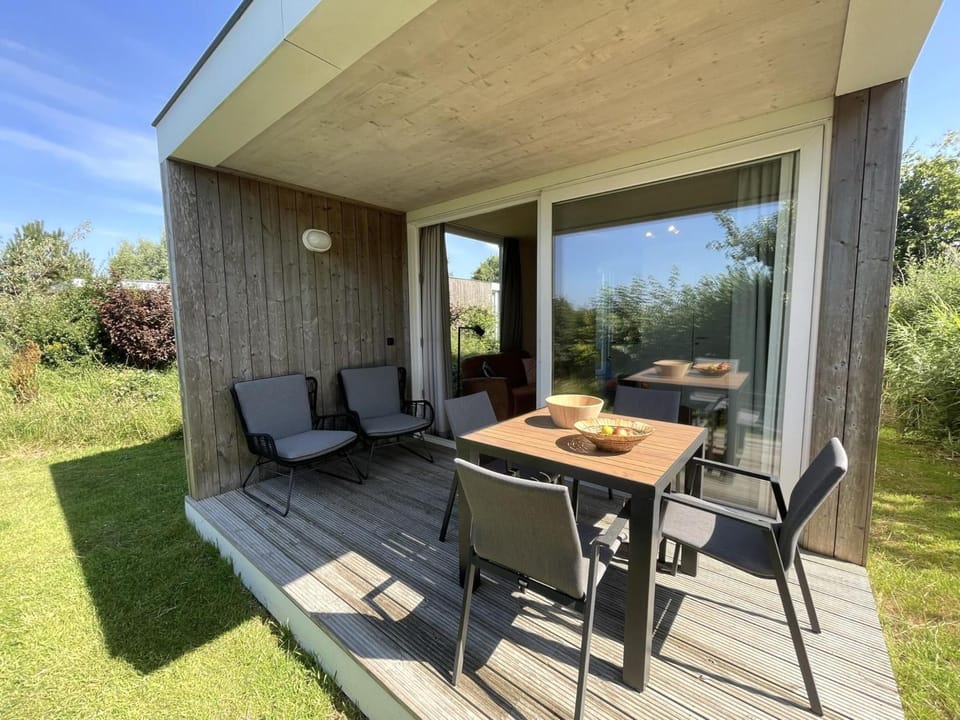 Property building, Garden, Balcony/Terrace