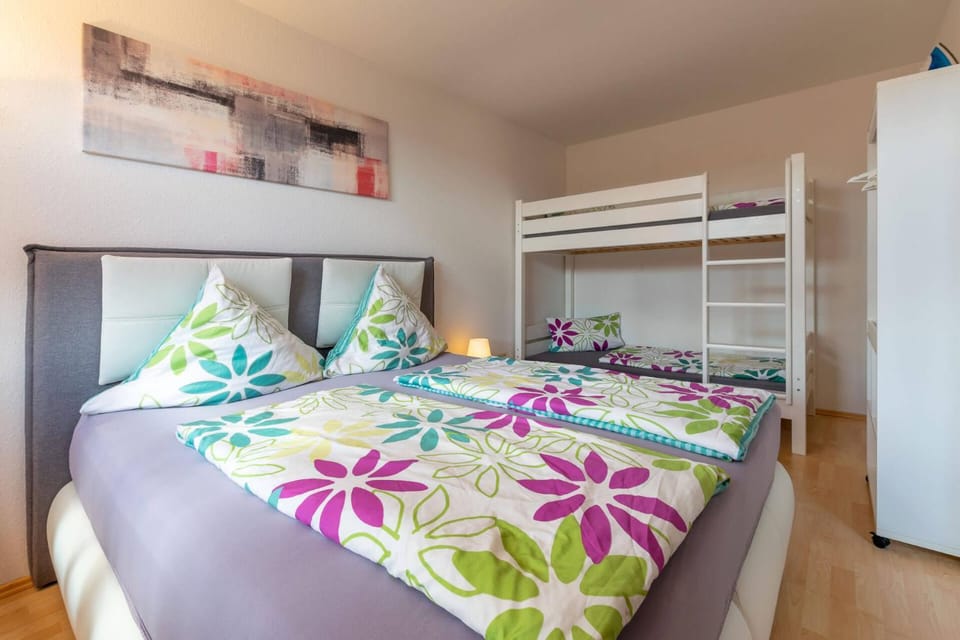 Bed, Bedroom, bunk bed