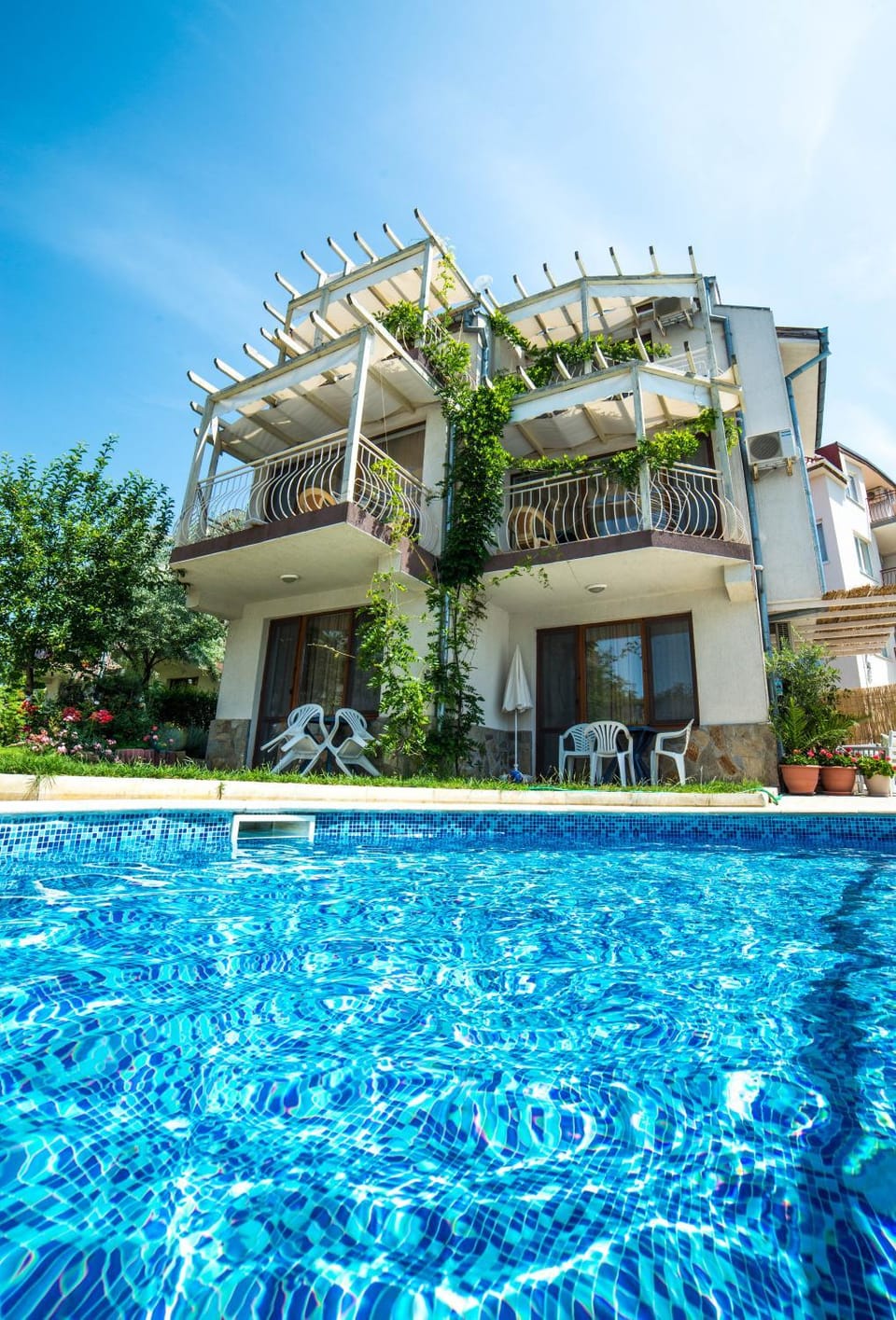 Swimming pool