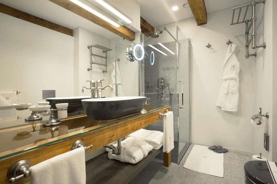 Shower, Toilet, Bathroom, towels