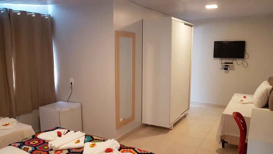 Bed, TV and multimedia, Photo of the whole room, Bedroom, wardrobe