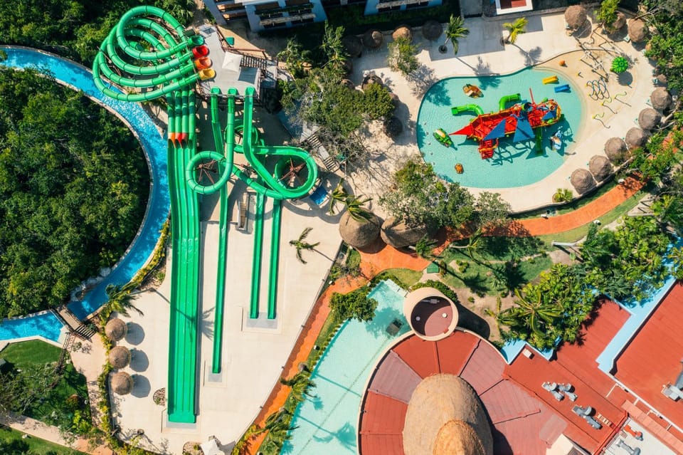 Bird's eye view, Swimming pool