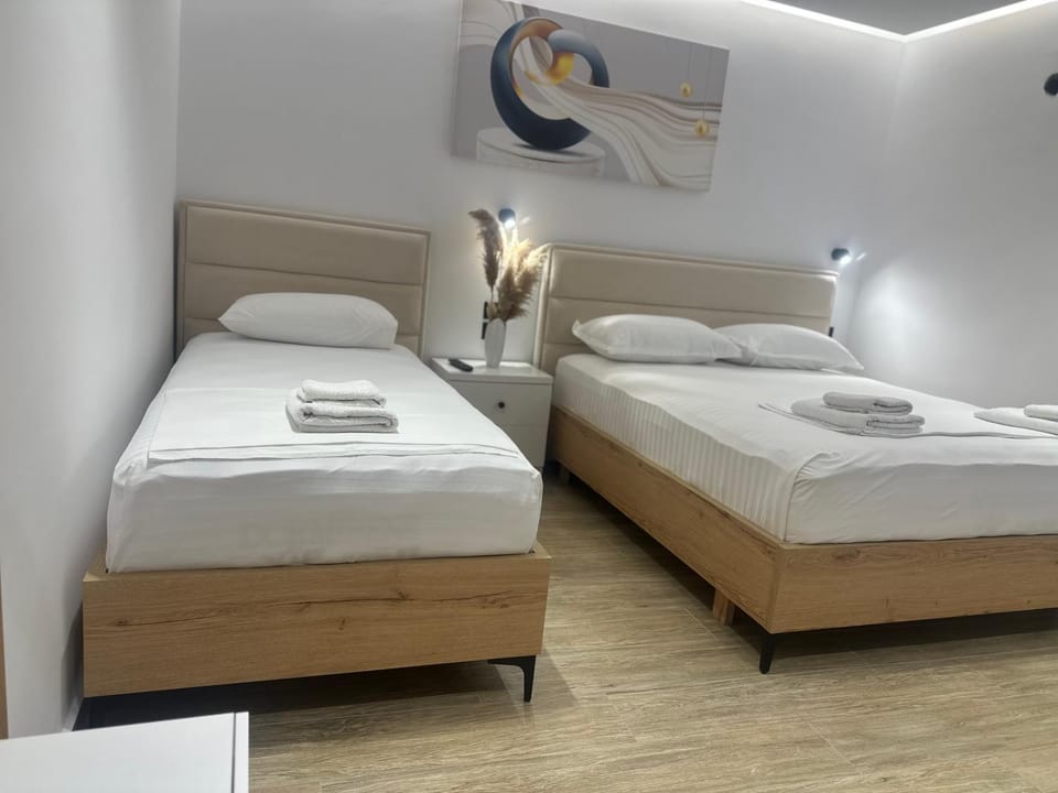 Bed, Bedroom, towels