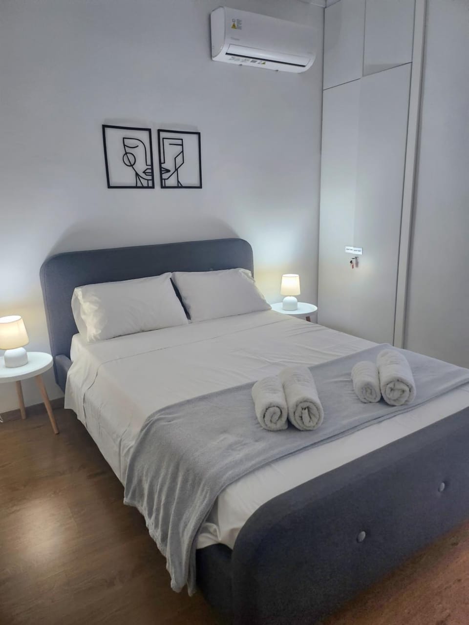 Bedroom, towels, air conditioner