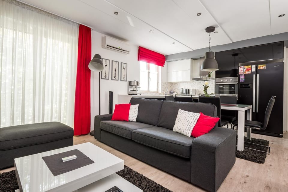 Kitchen or kitchenette, Living room, Dining area