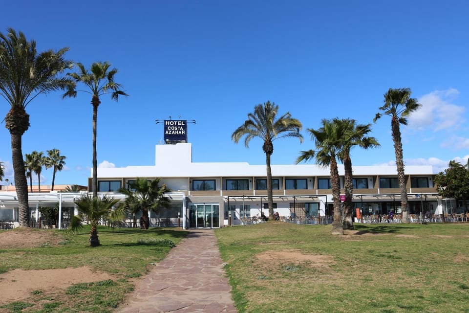 Property building, Restaurant/places to eat, Off site, Natural landscape, Garden