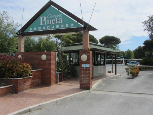 Facade/entrance, Property logo or sign