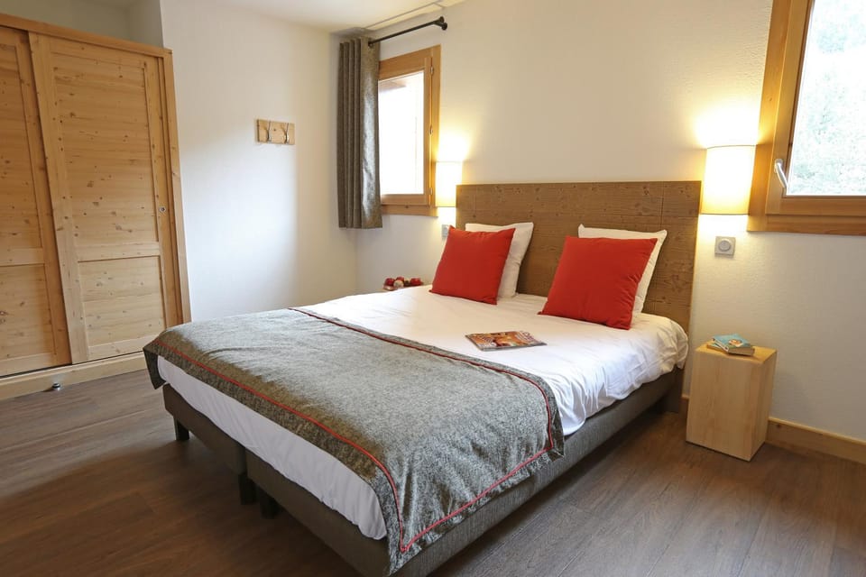 People, Decorative detail, Bedroom, Family