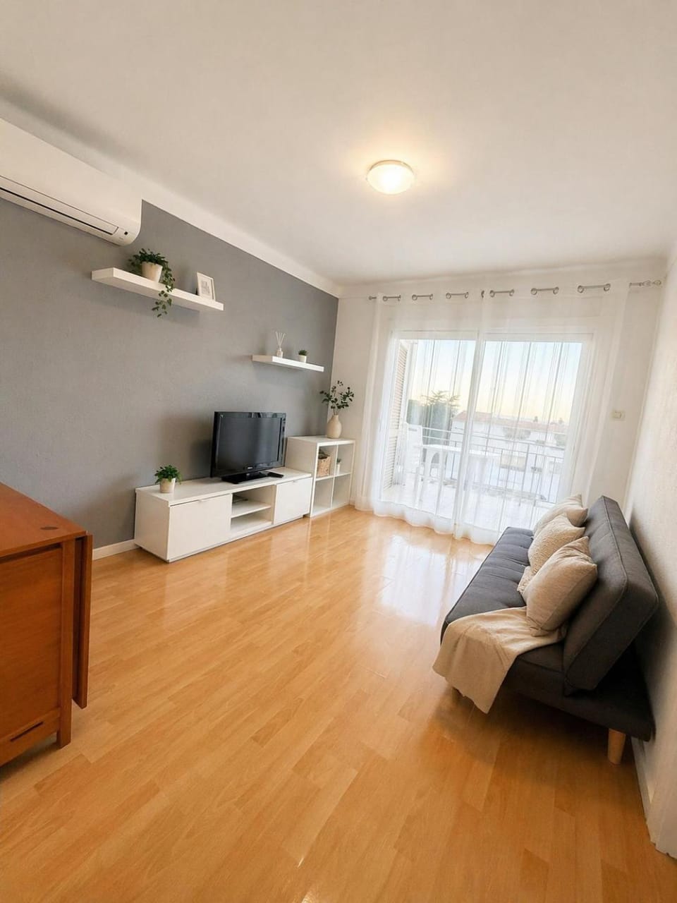 Communal lounge/ TV room, air conditioner