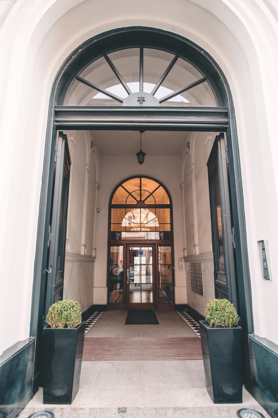 Facade/entrance
