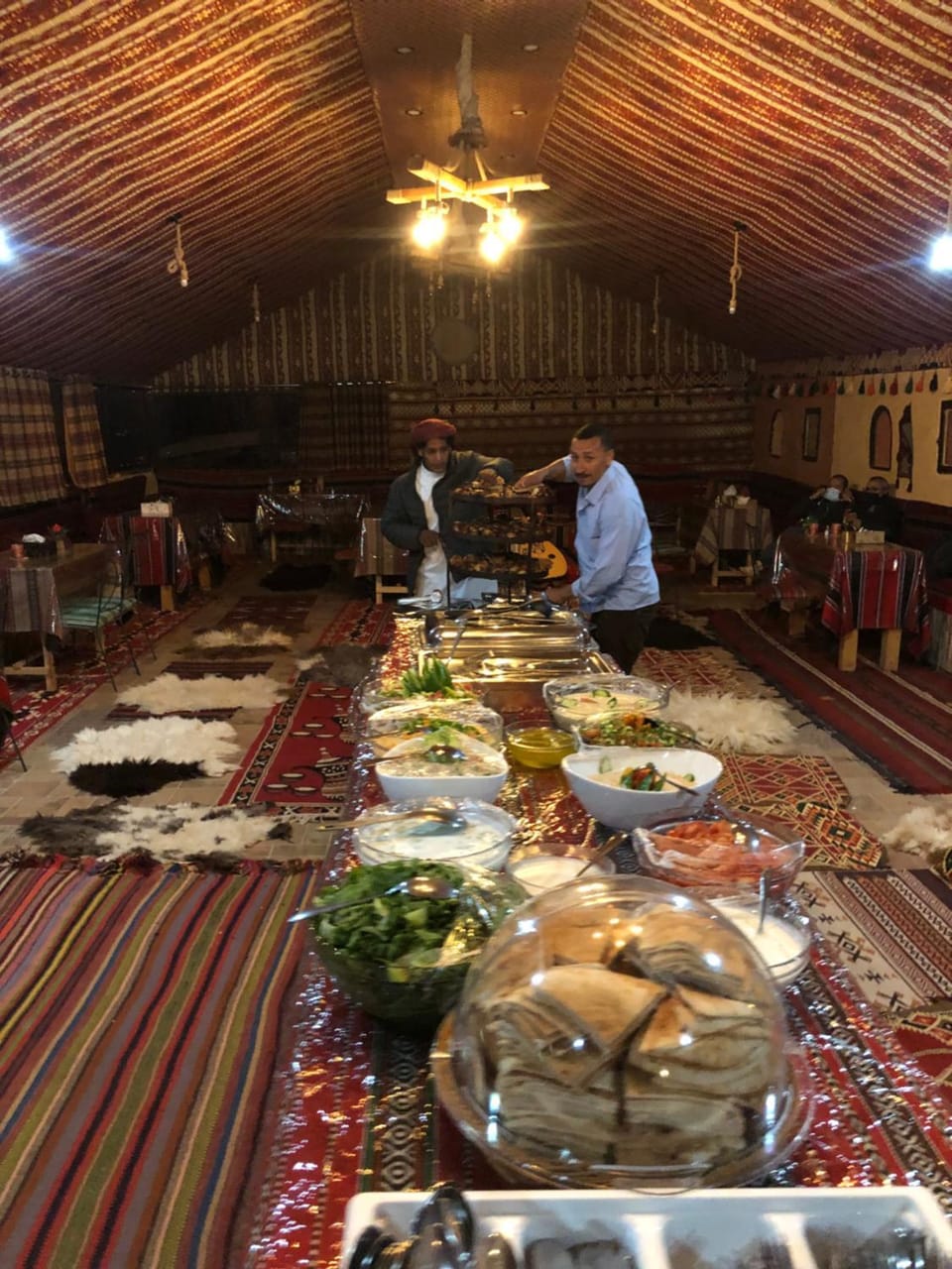 Restaurant/places to eat, People, Banquet/Function facilities, Food, Dinner