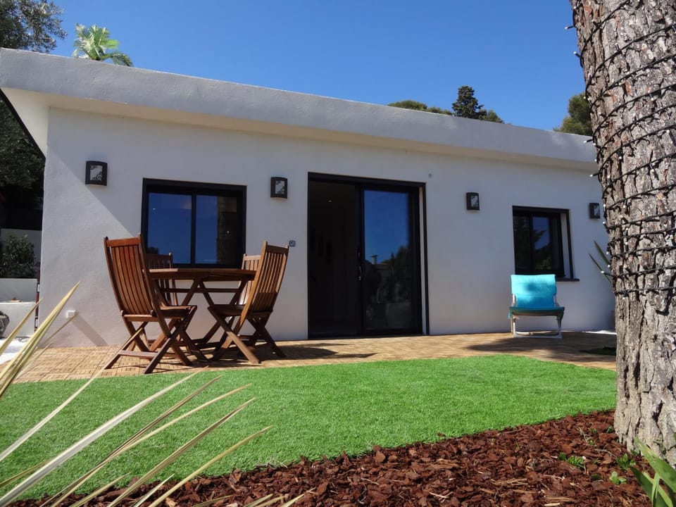 Patio, Spring, Day, People, People, Property logo or sign, Natural landscape, Summer, Garden, Decorative detail, Beach, Beach, On site, Garden view, Certificate/Award, Family, Family