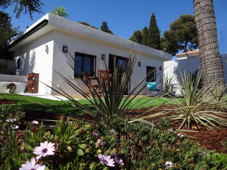 Property building, Patio, Staff, Staff, Facade/entrance, Spring, Day, People, People, Property logo or sign, Property logo or sign, Natural landscape, Winter, Summer, Garden, Other, Decorative detail, Decorative detail, Beach, Autumn, On site, Guests, Garden view, Garden view, Seasons, group of guests, Certificate/Award, Certificate/Award, Family, Family