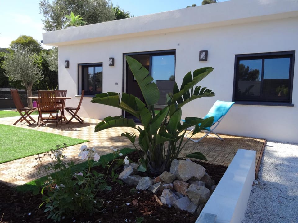 Patio, Spring, Day, People, People, Summer, Garden, Decorative detail, On site, Garden view, Family, Family