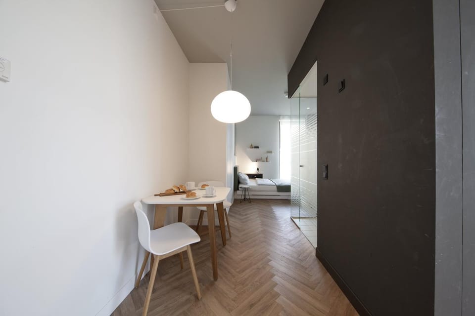 Bed, Photo of the whole room, Dining area