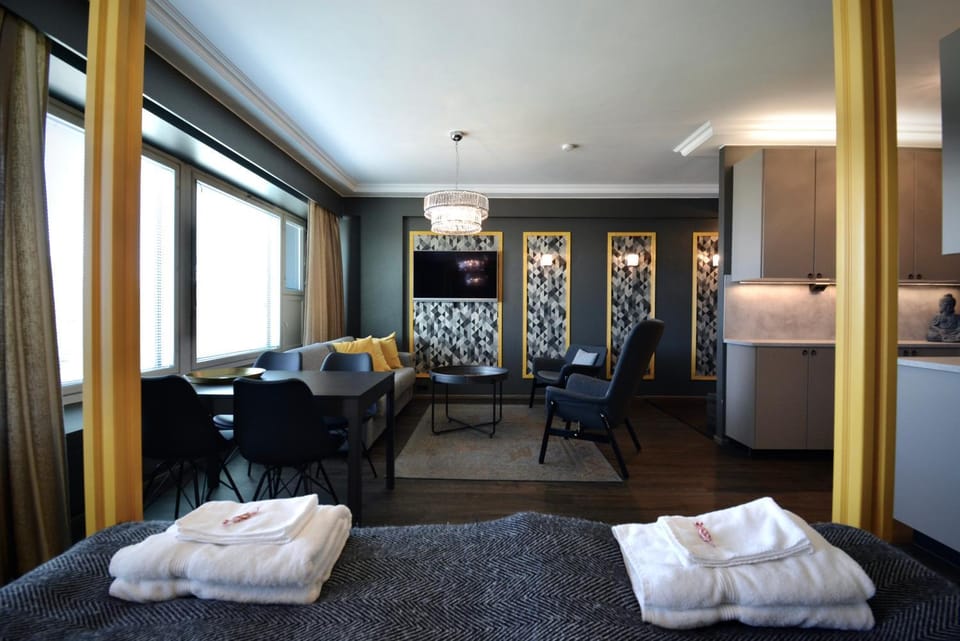 Bed, Kitchen or kitchenette, Photo of the whole room, Seating area, Bedroom, kitchen